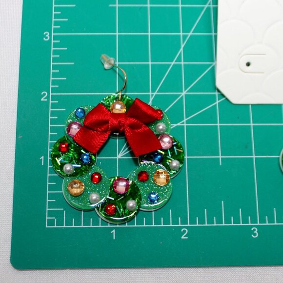 Glitter Resin Holiday Wreath with Multicolor Rhinestones and Red Bow - Picture 4 of 9
